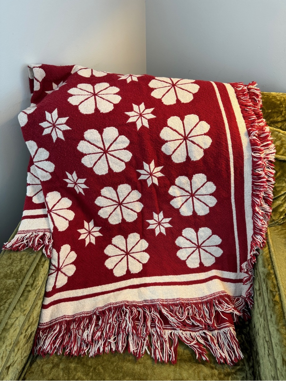 Vintage Red Floral Diamond Quilt Pattern Fringe Throw Blanket